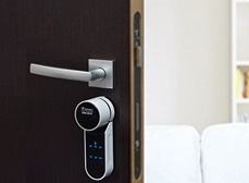 serrure connectee entr vachette à Paris 17e Arrondissement